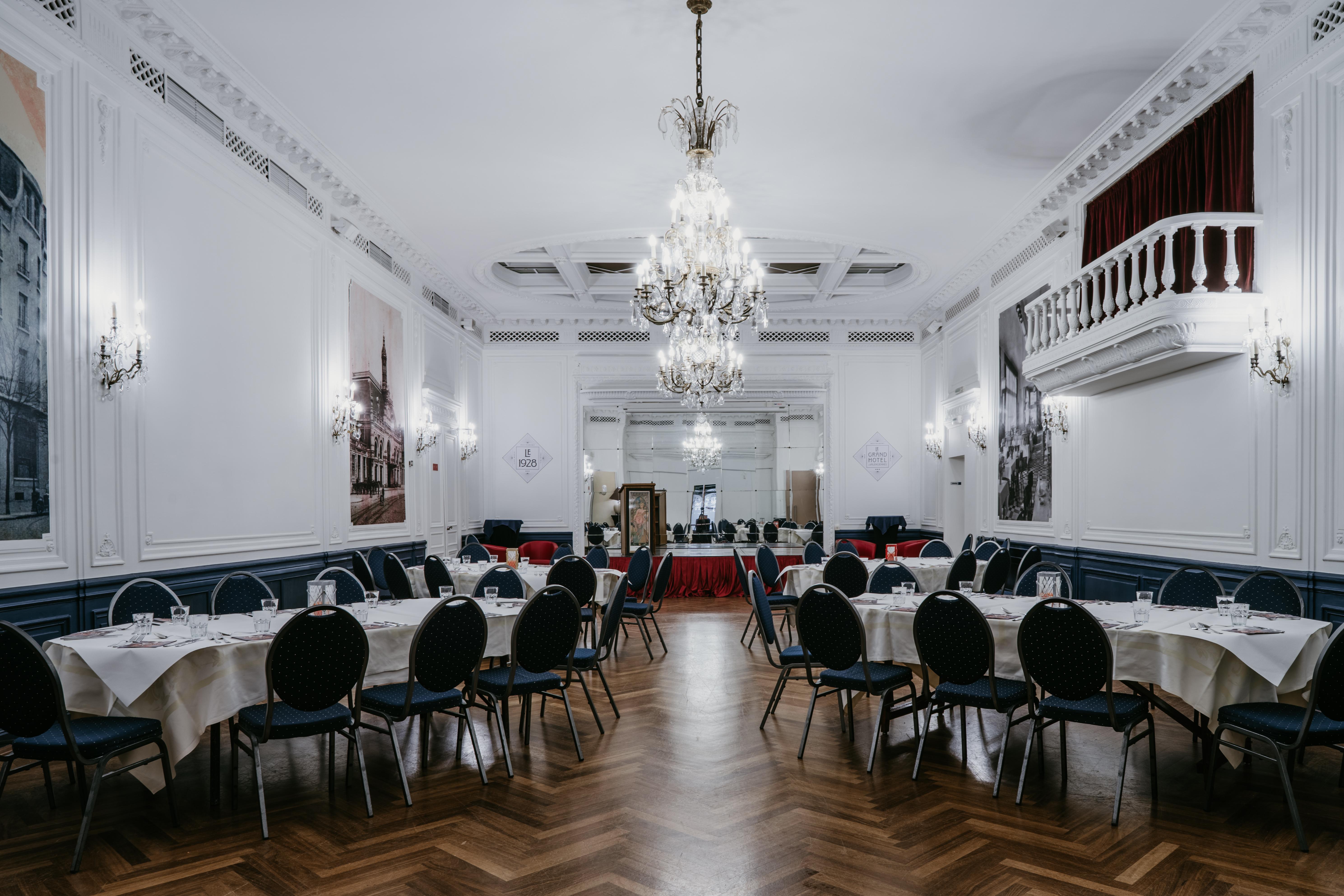 Le Grand Hotel Валансьєнн Екстер'єр фото